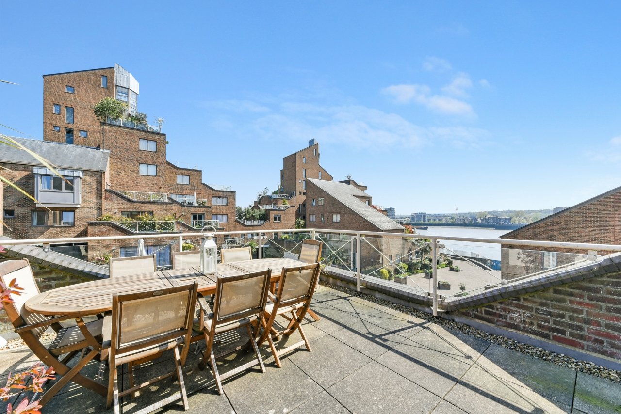 Cumberland Mills Square, Isle Of Dogs, London, E14 - Chase Evans