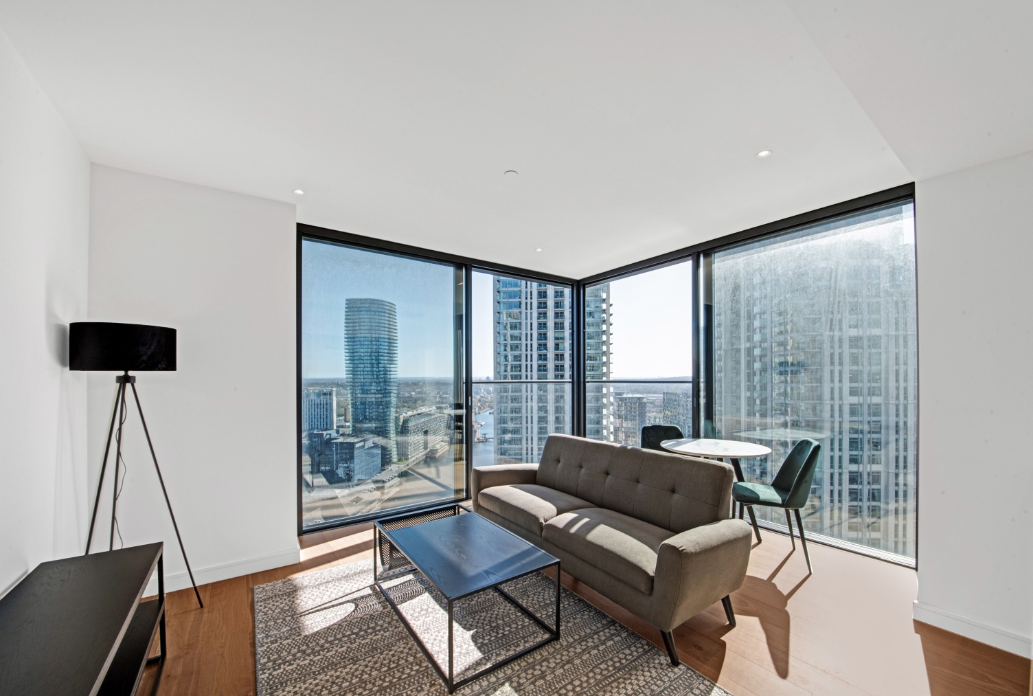 South Quay, Marsh Wall, Canary Wharf, London, E14 - Chase Evans