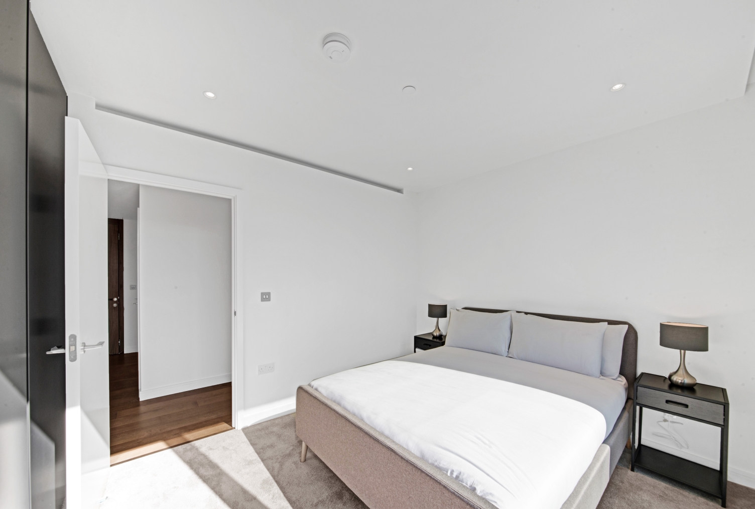 South Quay, Marsh Wall, Canary Wharf, London, E14 - Chase Evans