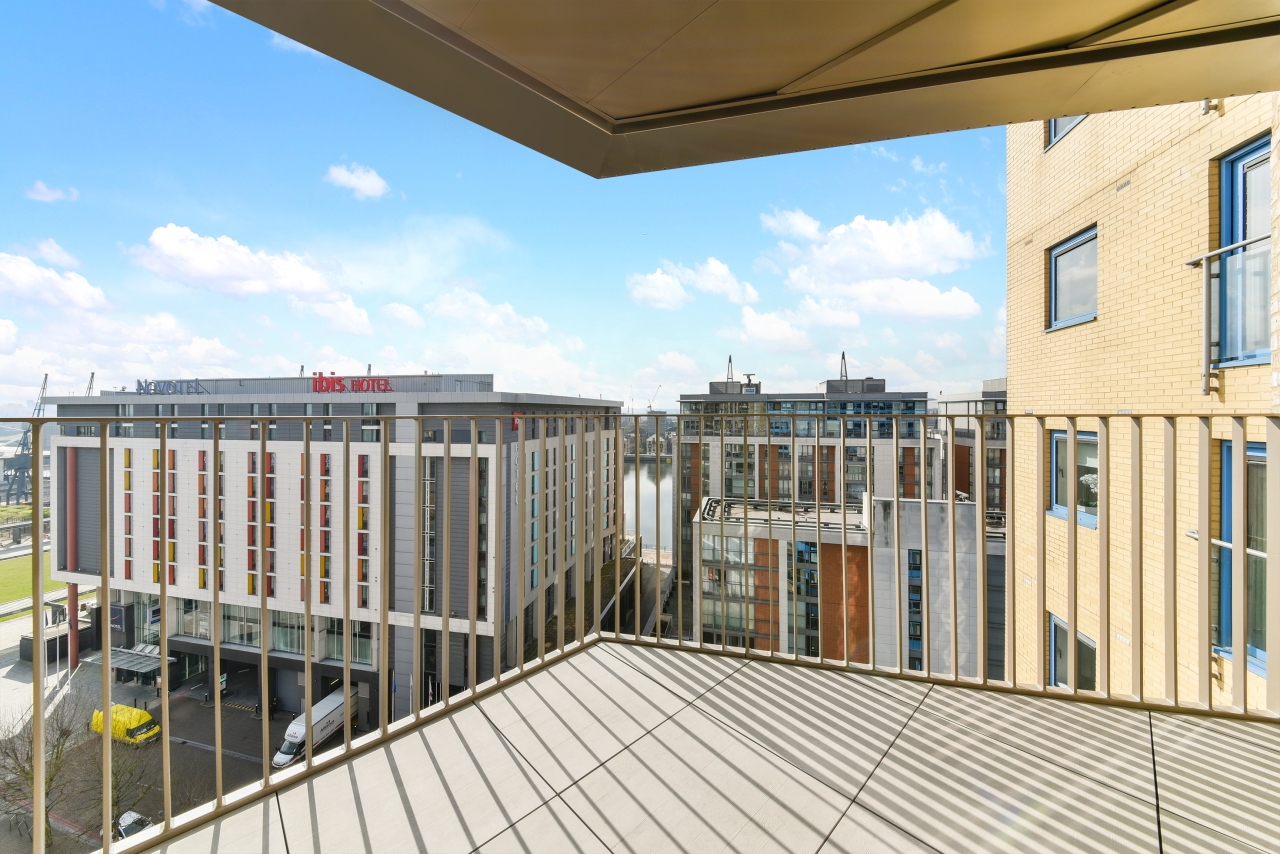 Western Gateway, Docklands, London, E16