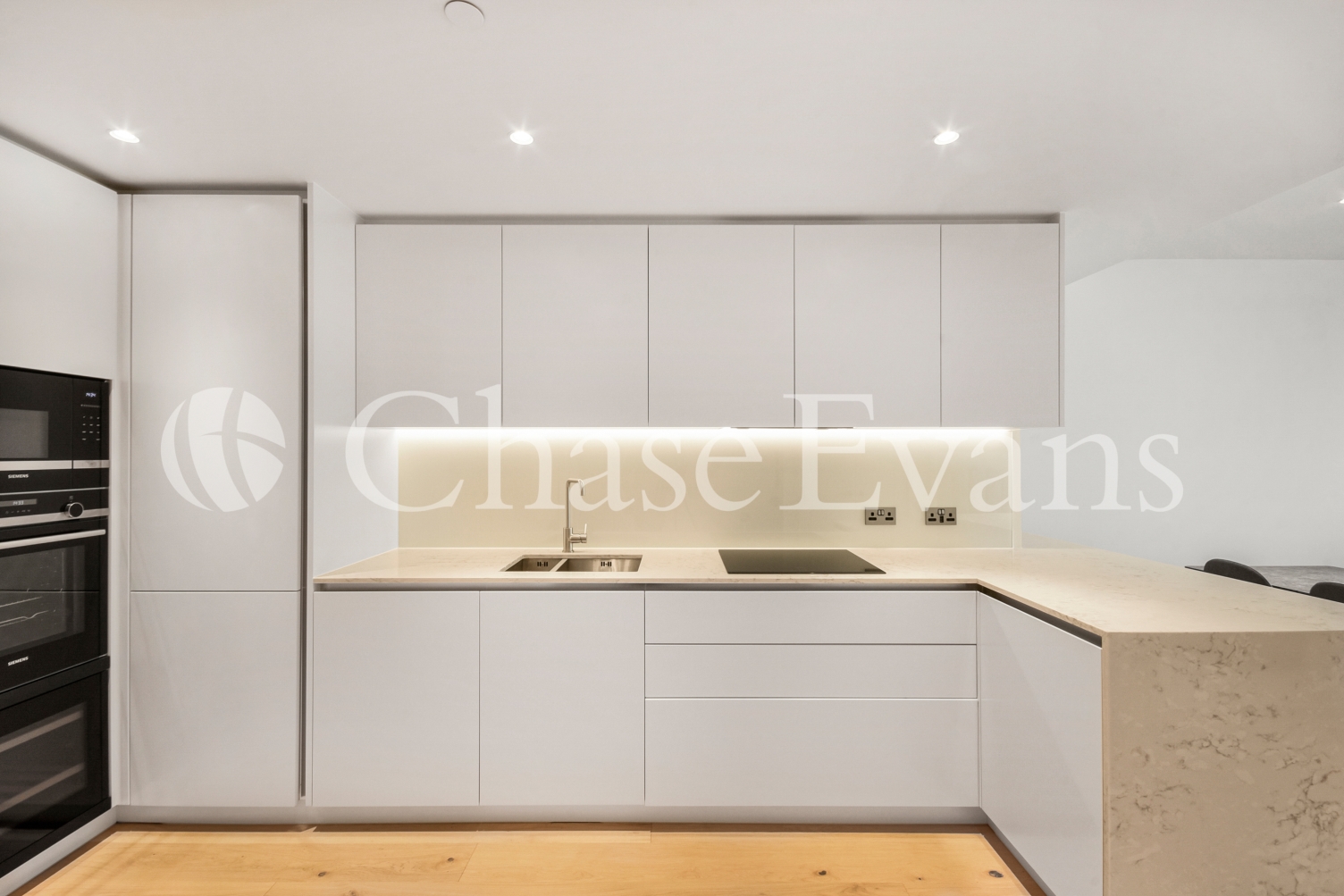 South Quay, Marsh Wall, Canary Wharf, London, E14 - Chase Evans