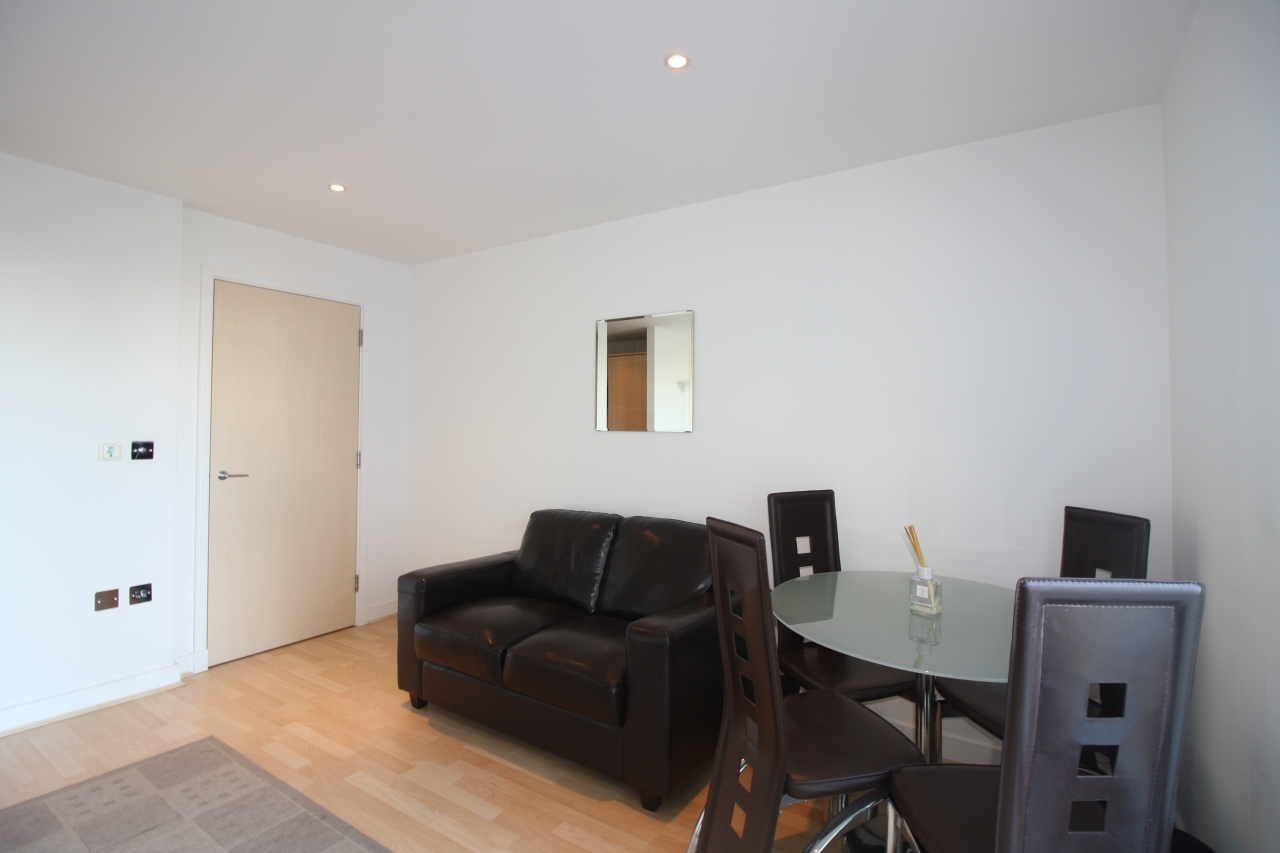 Western Gateway, Royal Docks, London, E16 - Chase Evans