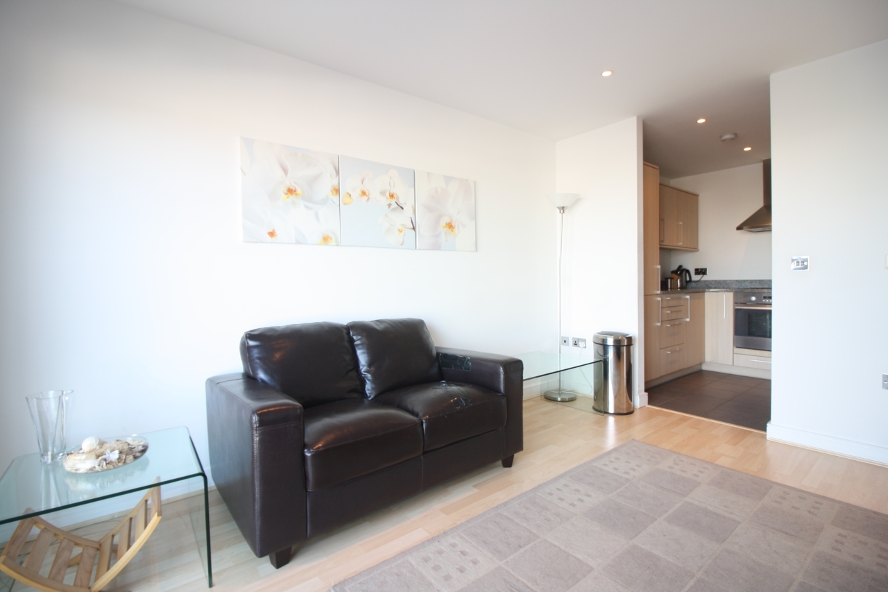 Western Gateway, Royal Docks, London, E16 - Chase Evans
