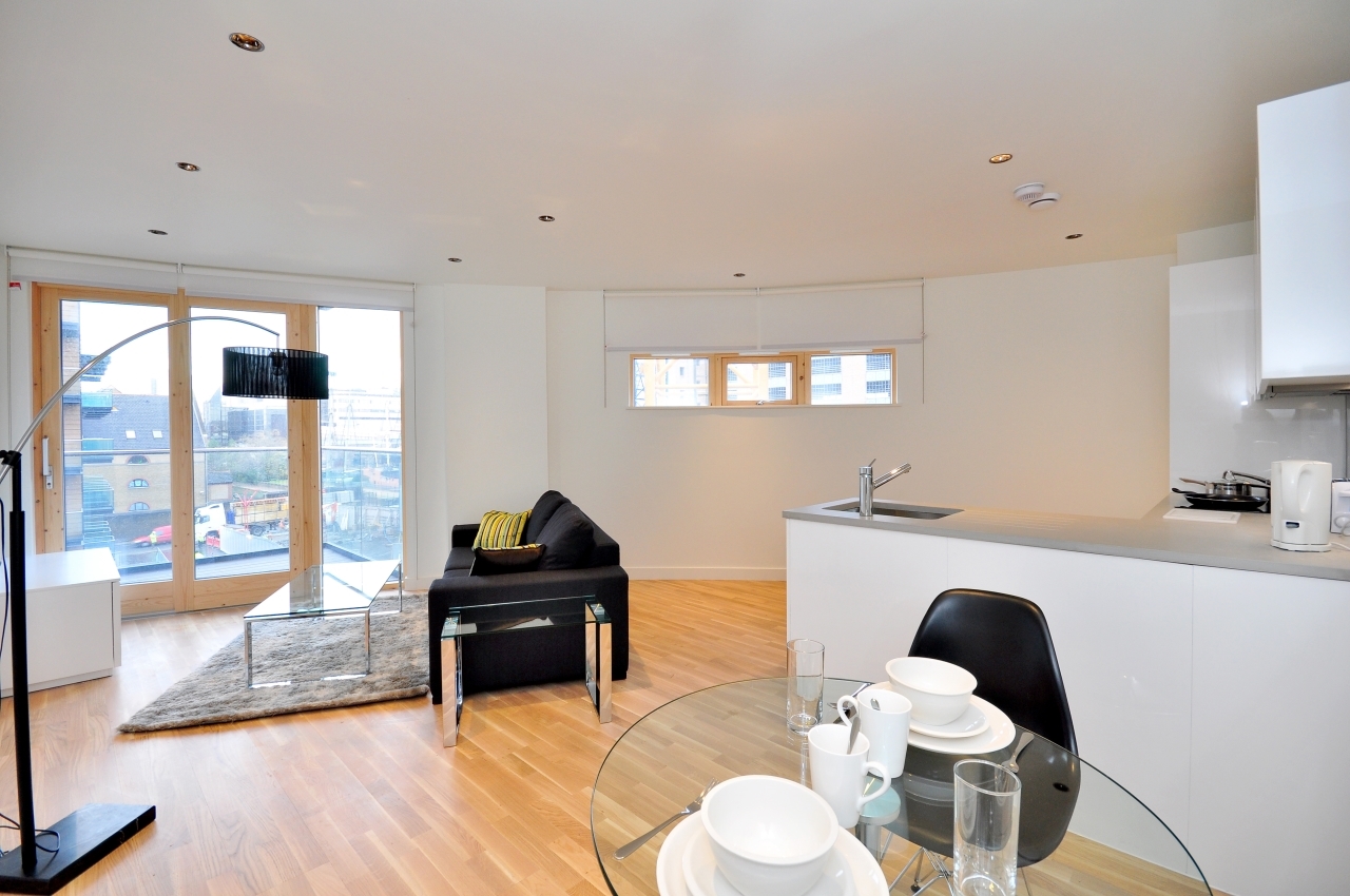 Cobblestone Square, Wapping, London, E1W - Chase Evans