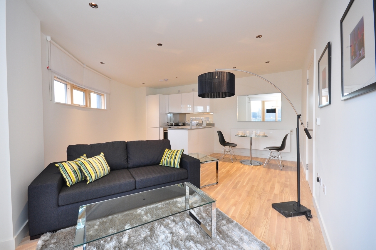 Cobblestone Square, Wapping, London, E1W - Chase Evans