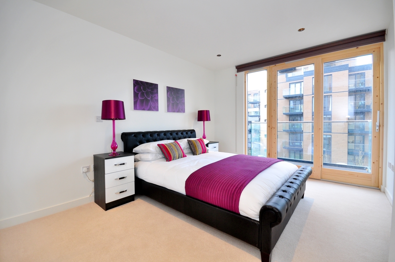 Cobblestone Square, Wapping, London, E1W - Chase Evans