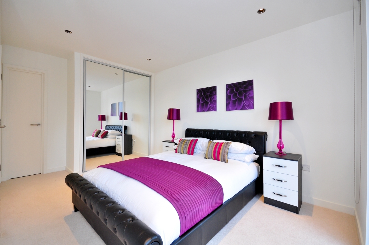 Cobblestone Square, Wapping, London, E1W - Chase Evans