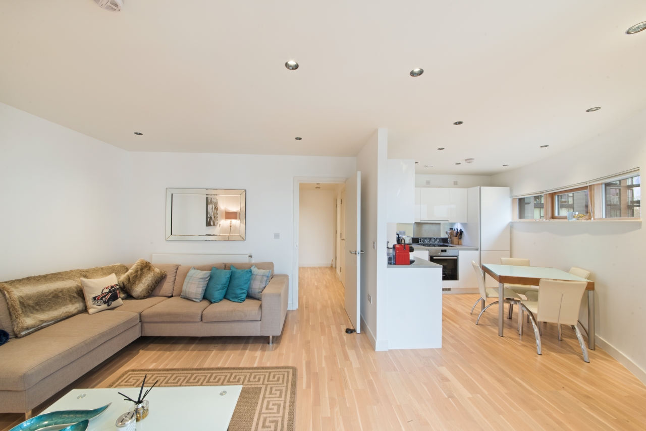 Cobblestone Square, Wapping, London, E1W - Chase Evans