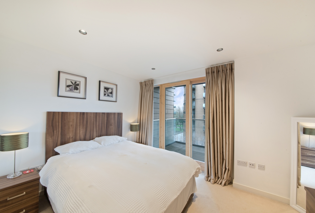 Cobblestone Square, Wapping, London, E1W - Chase Evans