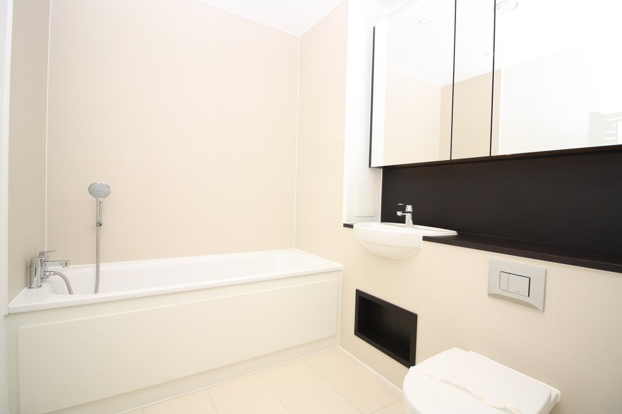 Kingfisher Heights, Waterside Park, 2 Bramwell Way, Royal Docks, London, E16