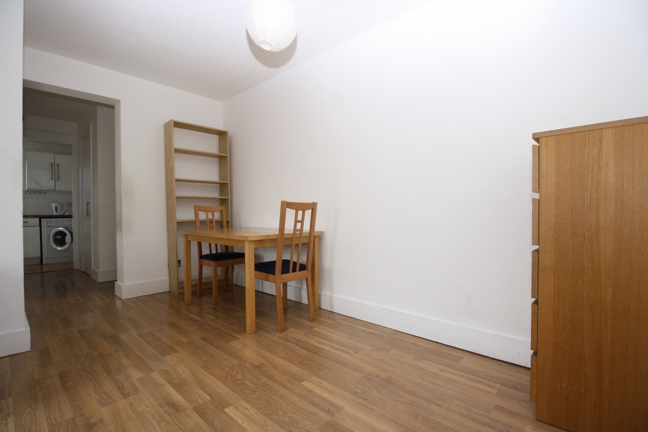 Amsterdam Road, Docklands, London, E14 - Chase Evans