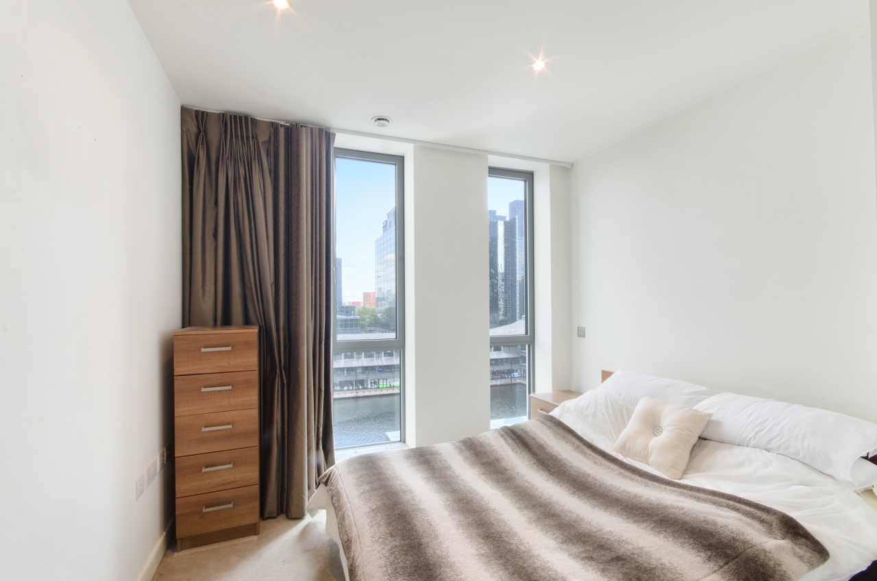 East Tower, 3 Pan Peninsula, Pan Peninsula Square, Canary Wharf, E14