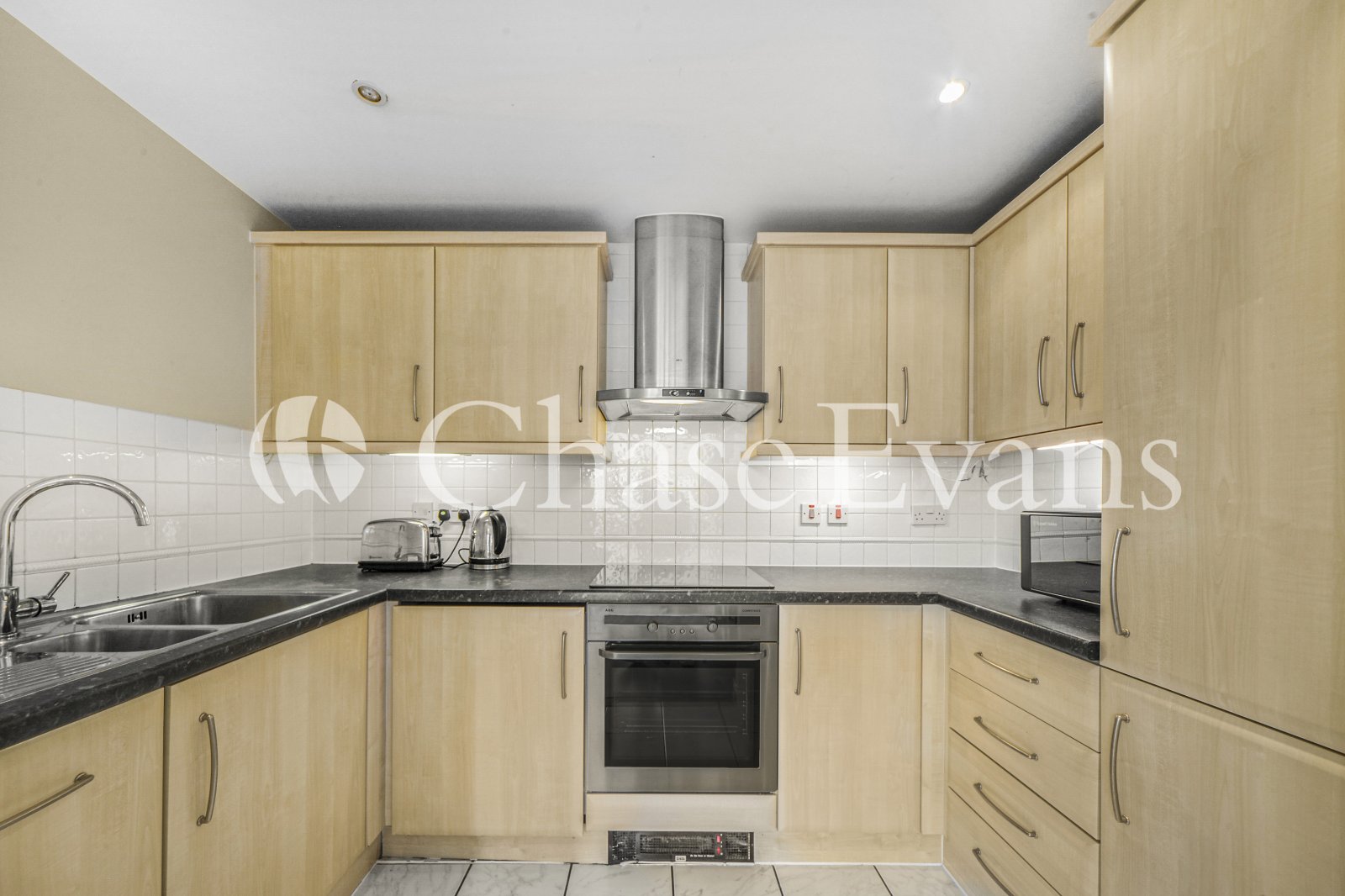 290 Boardwalk Place, Canary Wharf, London, E14 - Chase Evans