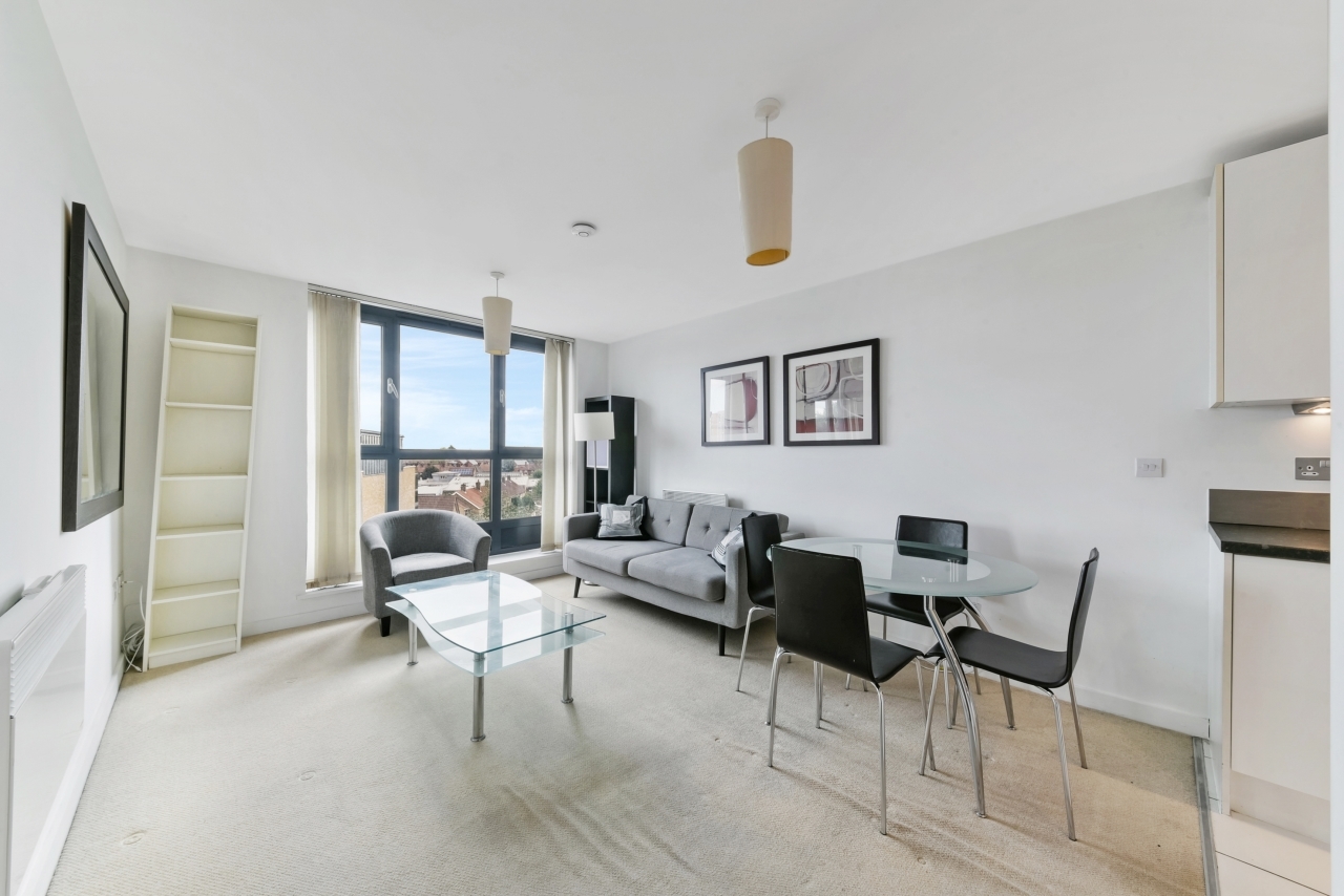 Hallsville Road, Canning Town, London, E16 - Chase Evans