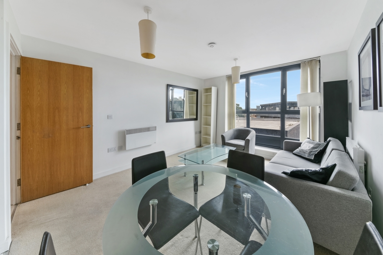 Hallsville Road, Canning Town, London, E16 - Chase Evans
