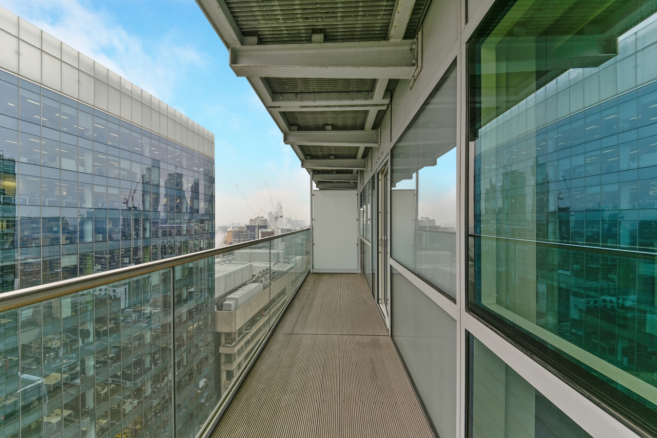 Whitechapel High Street, Aldgate, London, E1 - Chase Evans