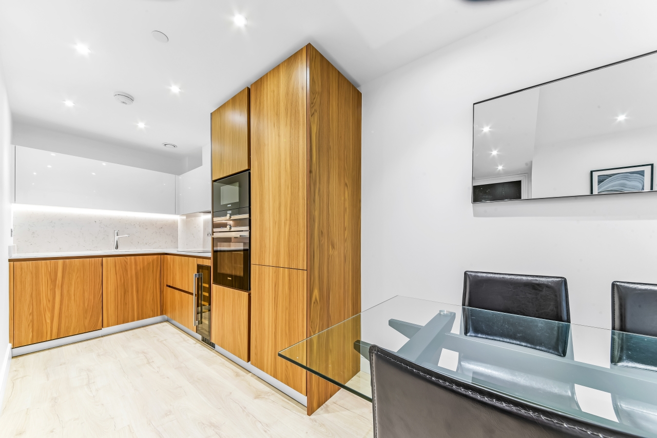 Neroli House, Goodman's Fields, 14 Piazza Walk, Aldgate, London, E1 - Chase Evans