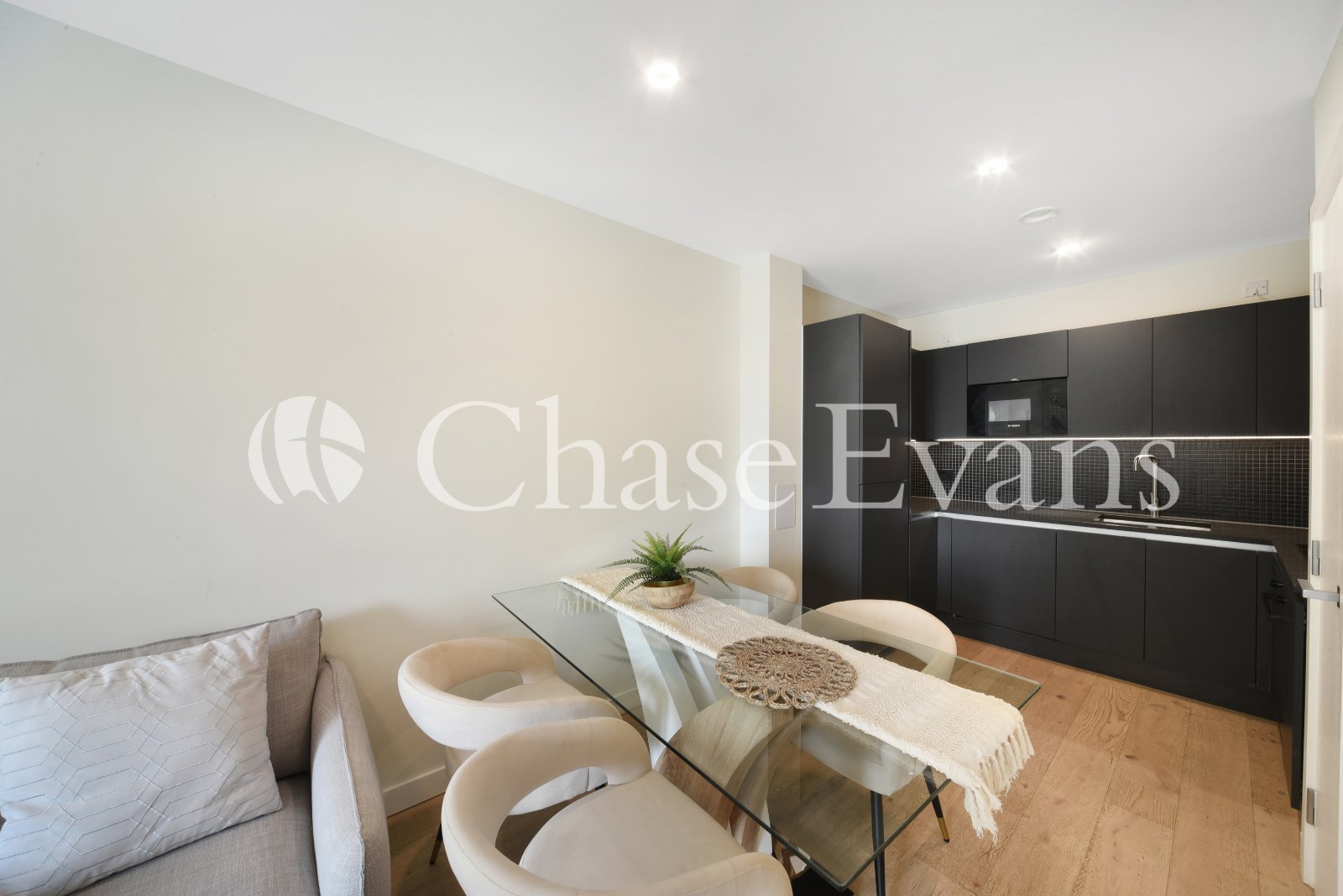 Middle Road, Hanwell, London, W7 - Chase Evans