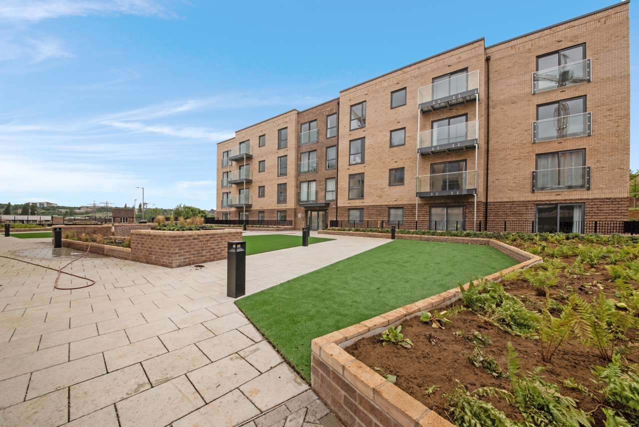 Stirling Drive, Luton, London, LU2 - Chase Evans