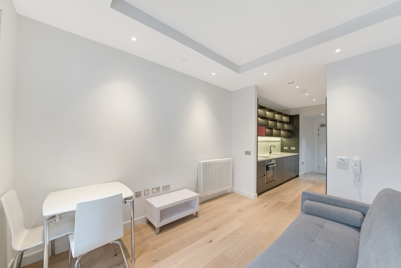 Botanic Square, London City Island, Canning Town, London, E14 - Chase Evans