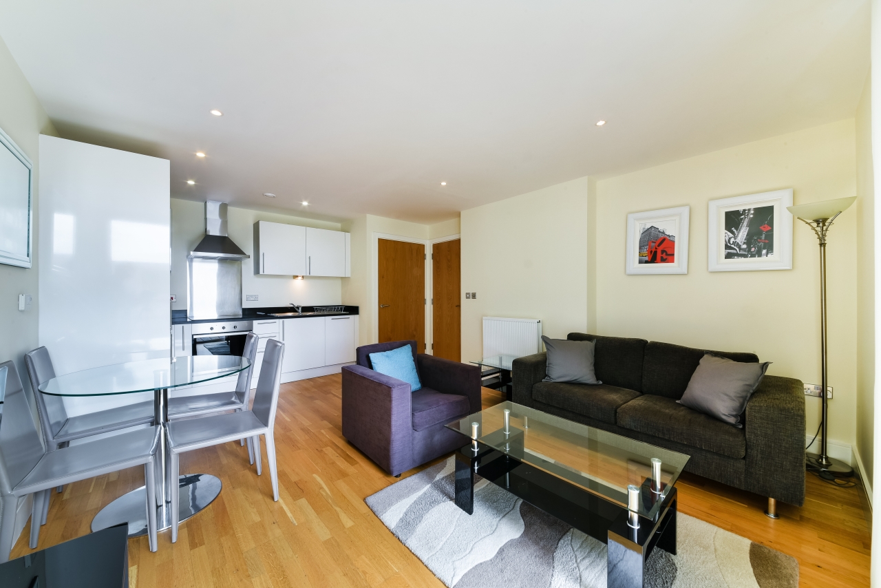 Millharbour, Lanterns Court, Canary Wharf, London, E14 - Chase Evans