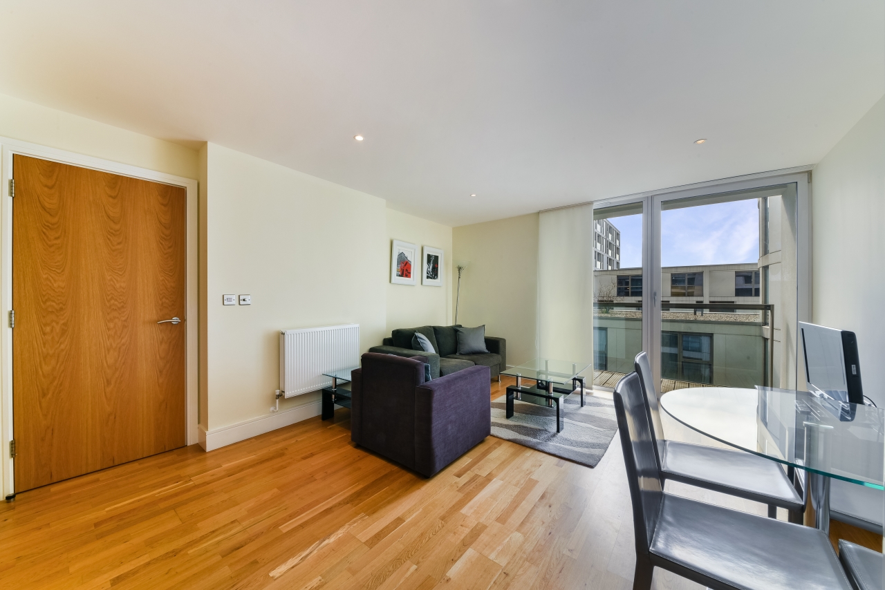 Millharbour, Lanterns Court, Canary Wharf, London, E14 - Chase Evans