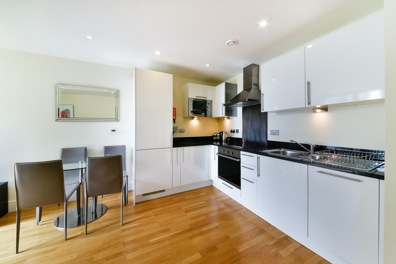 Millharbour, Lanterns Court, Canary Wharf, London, E14 - Chase Evans