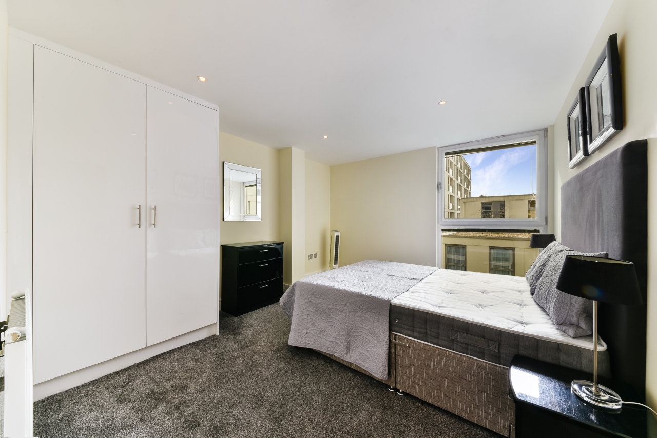 Millharbour, Lanterns Court, Canary Wharf, London, E14 - Chase Evans