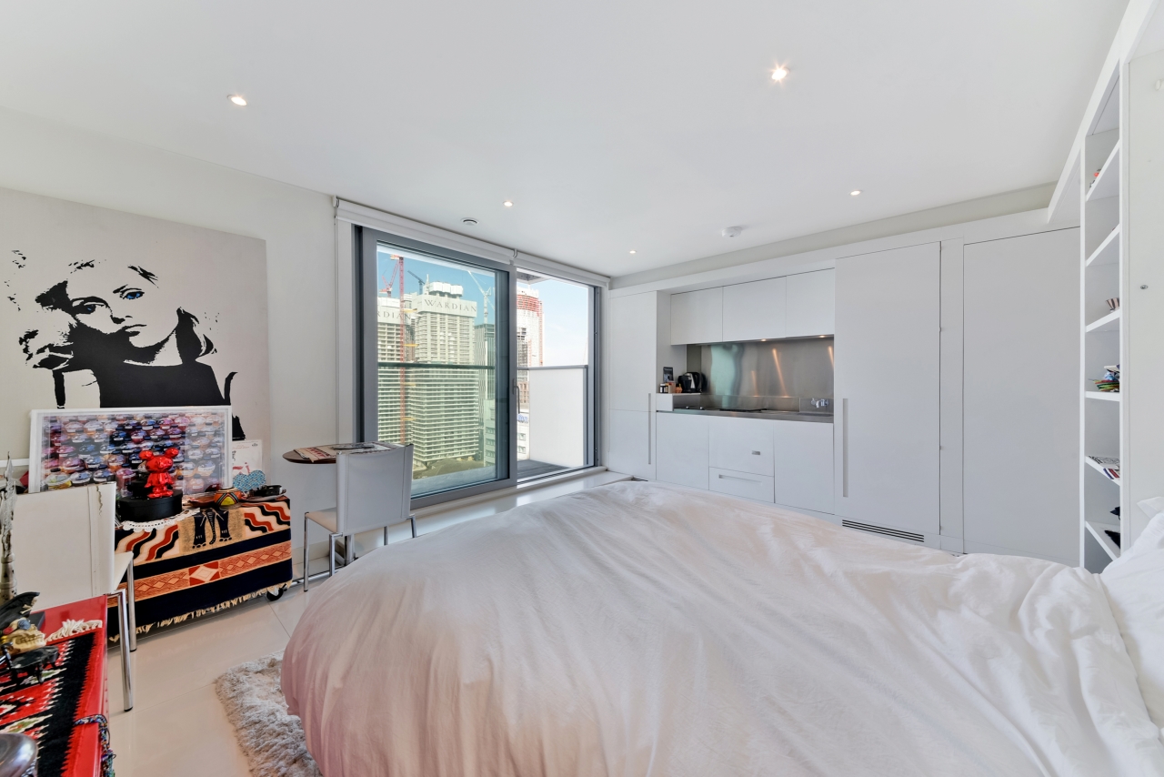 West Tower, 1 Pan Peninsula Square, Canary Wharf, London, E14