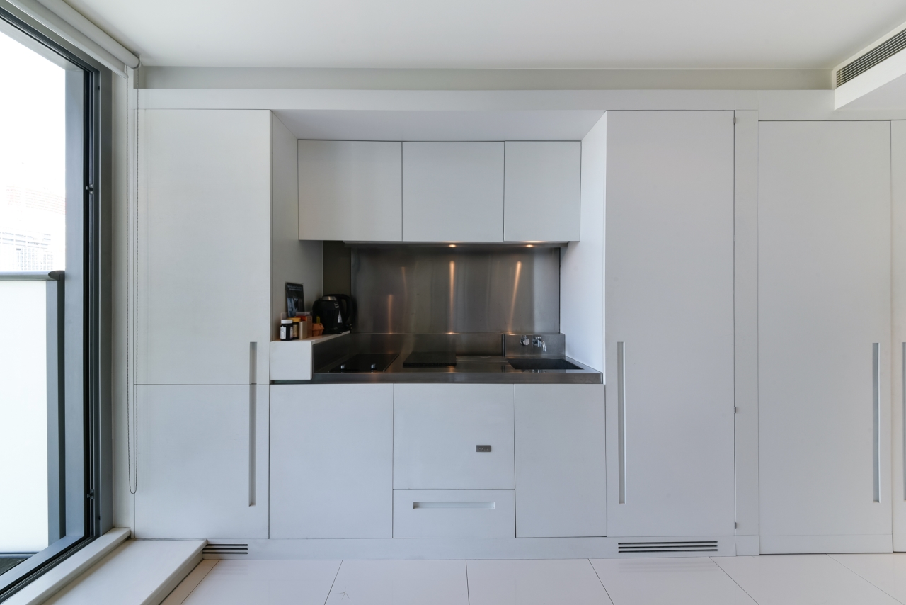 West Tower, 1 Pan Peninsula Square, Canary Wharf, London, E14