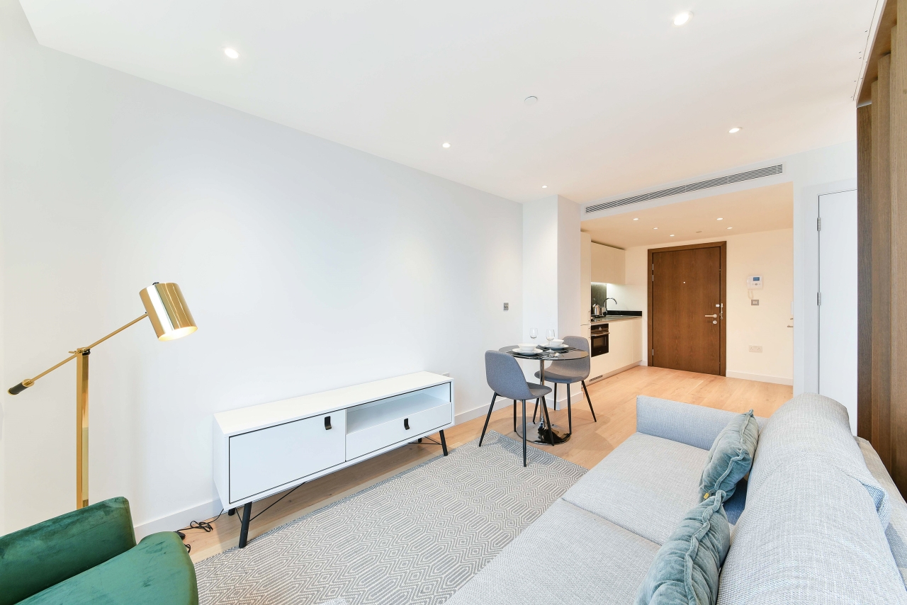 Marsh Wall, The Landmark, Canary Wharf, London, E14 - Chase Evans