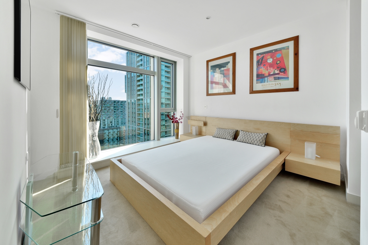 West Tower, Pan Peninsula, 1 Pan Peninsula Square, Canary Wharf, London, E14