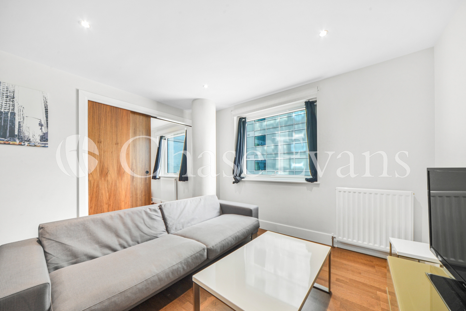 Whitechapel High Street, Aldgate, London, E1 - Chase Evans
