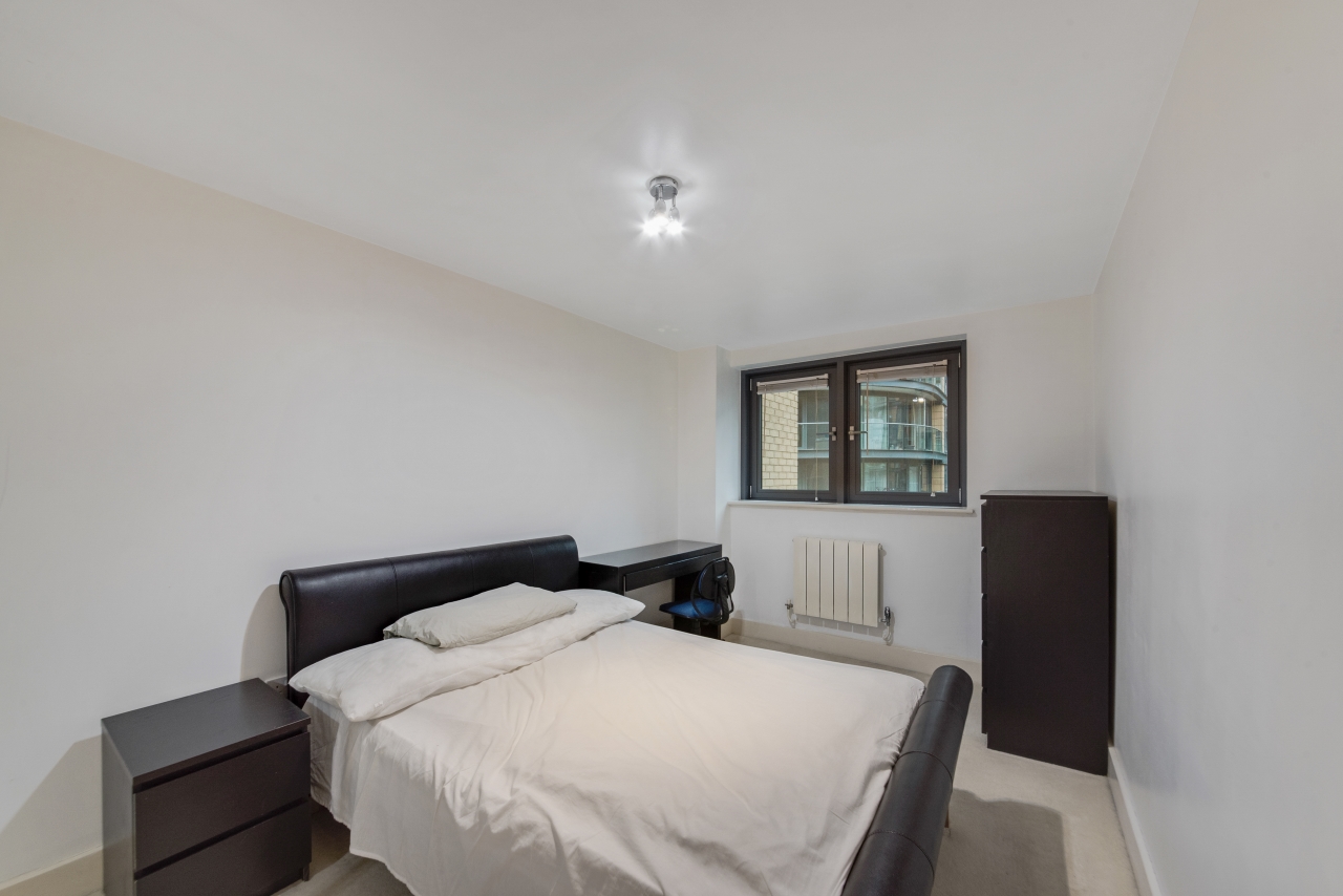 Millharbour, Canary Wharf, London, E14 - Chase Evans