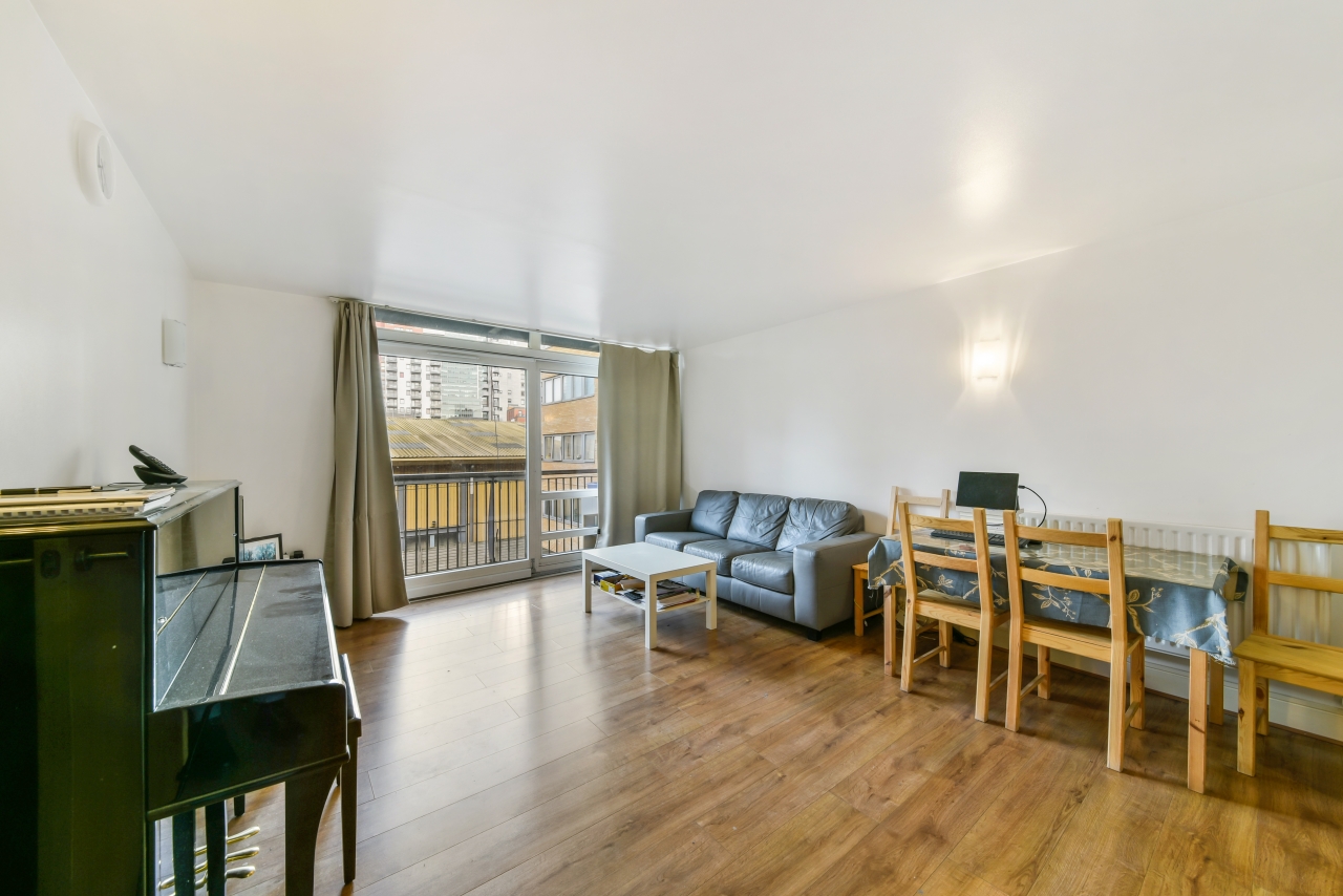 Cassilis Road, Canary Central, Isle Of Dogs, London, E14 - Chase Evans