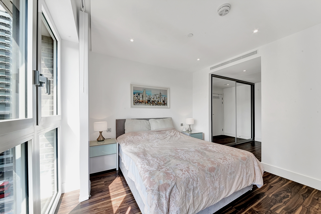 Wiverton Tower, New Drum Street, Aldgate, London, E1 - Chase Evans