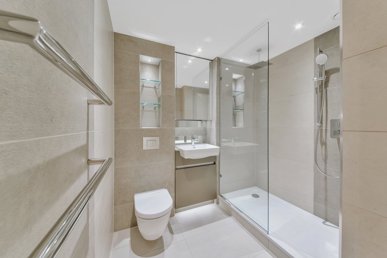 Duke Of Wellington Avenue, Woolwich, London, SE18