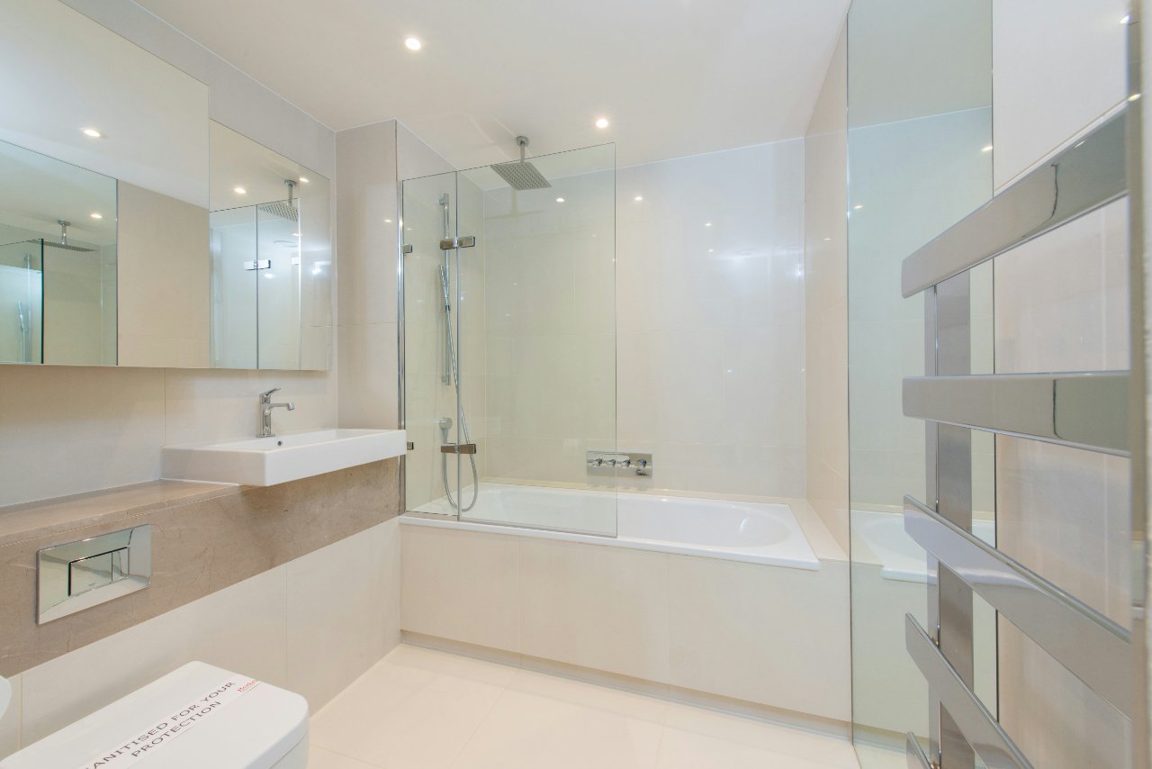 Leman Street, Goodmans Fields, Aldgate, London, E1