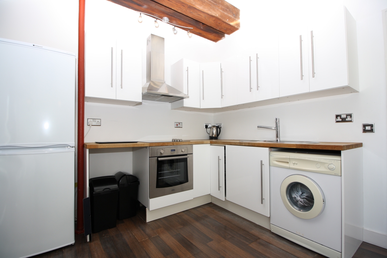 Burrells Wharf Square, Isle Of Dogs, London, E14 - Chase Evans