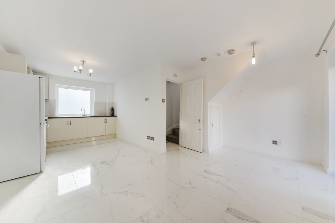 Barnfield Place, Isle Of Dogs, London, E14 - Chase Evans