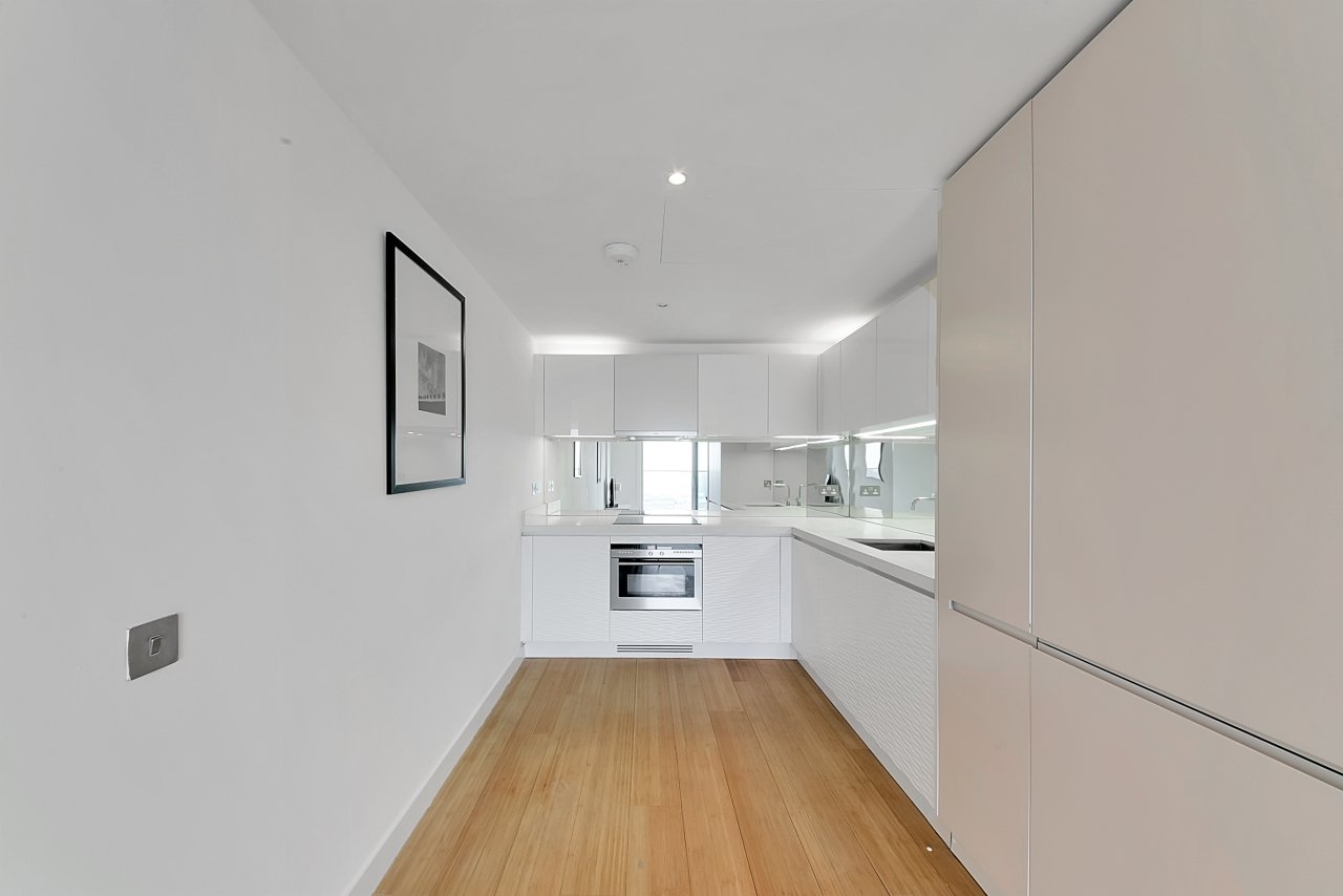 West Tower, Pan Peninsula, 1 Pan Peninsula Square, Canary Wharf, London, E14 - Chase Evans