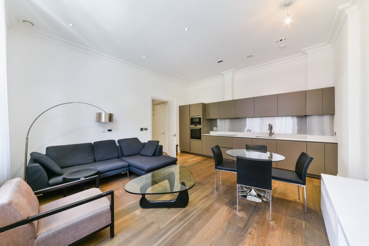 Sterling Mansions, Goodman's Fields, Leman Street, Aldgate, London, E1 - Chase Evans