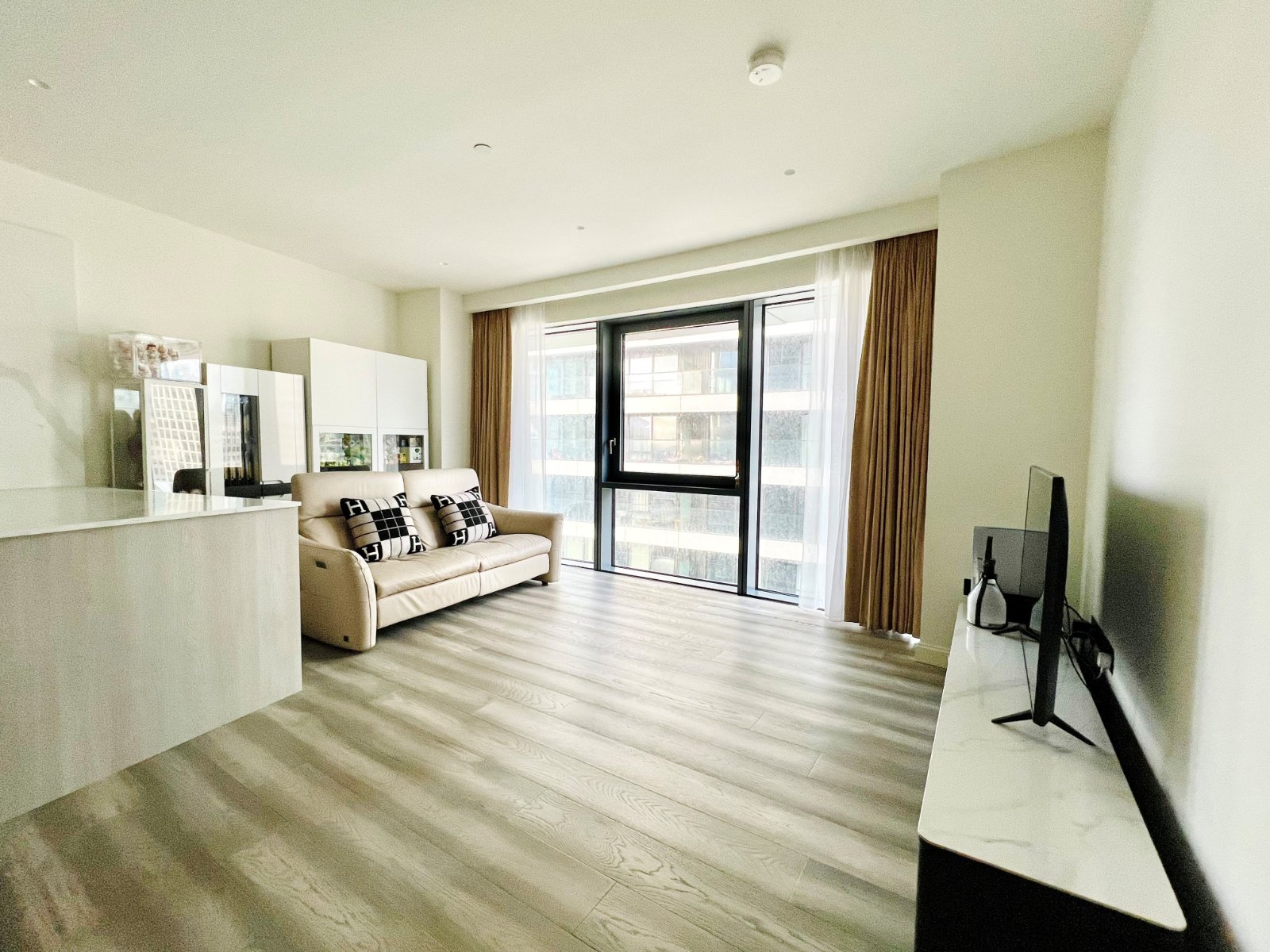 Aspen, Consort Place, Marsh Wall, Canary Wharf, London, E22 - Chase Evans