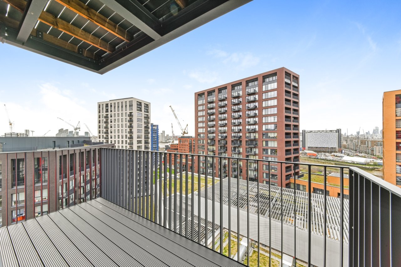 City Island Way, Canning Town, London, E14 - Chase Evans