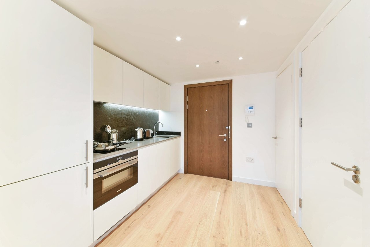 Landmark Pinnacle, Marsh Wall, Canary Wharf, London, E14 - Chase Evans