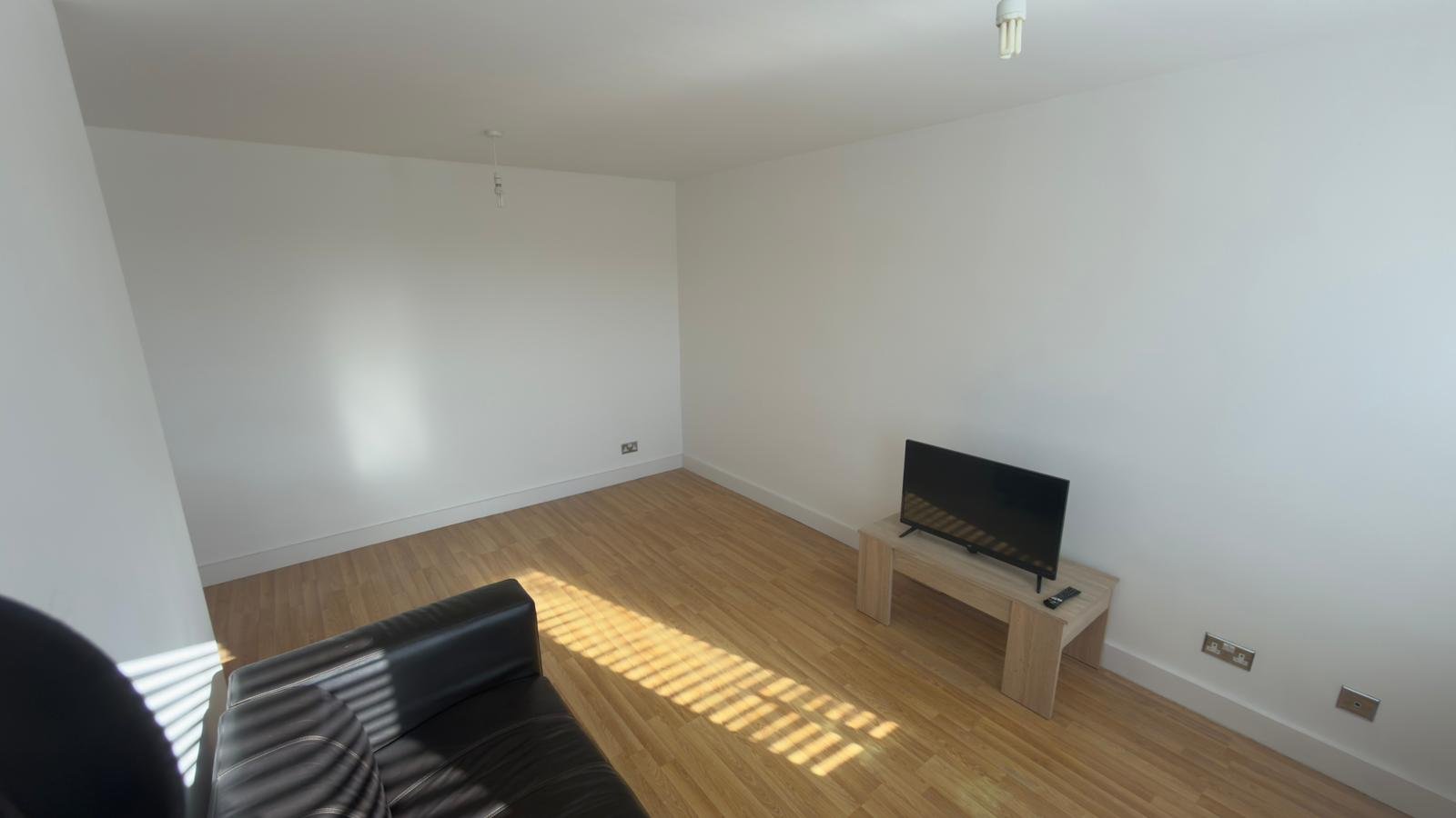 Amsterdam Road, Docklands, London, E14 - Chase Evans