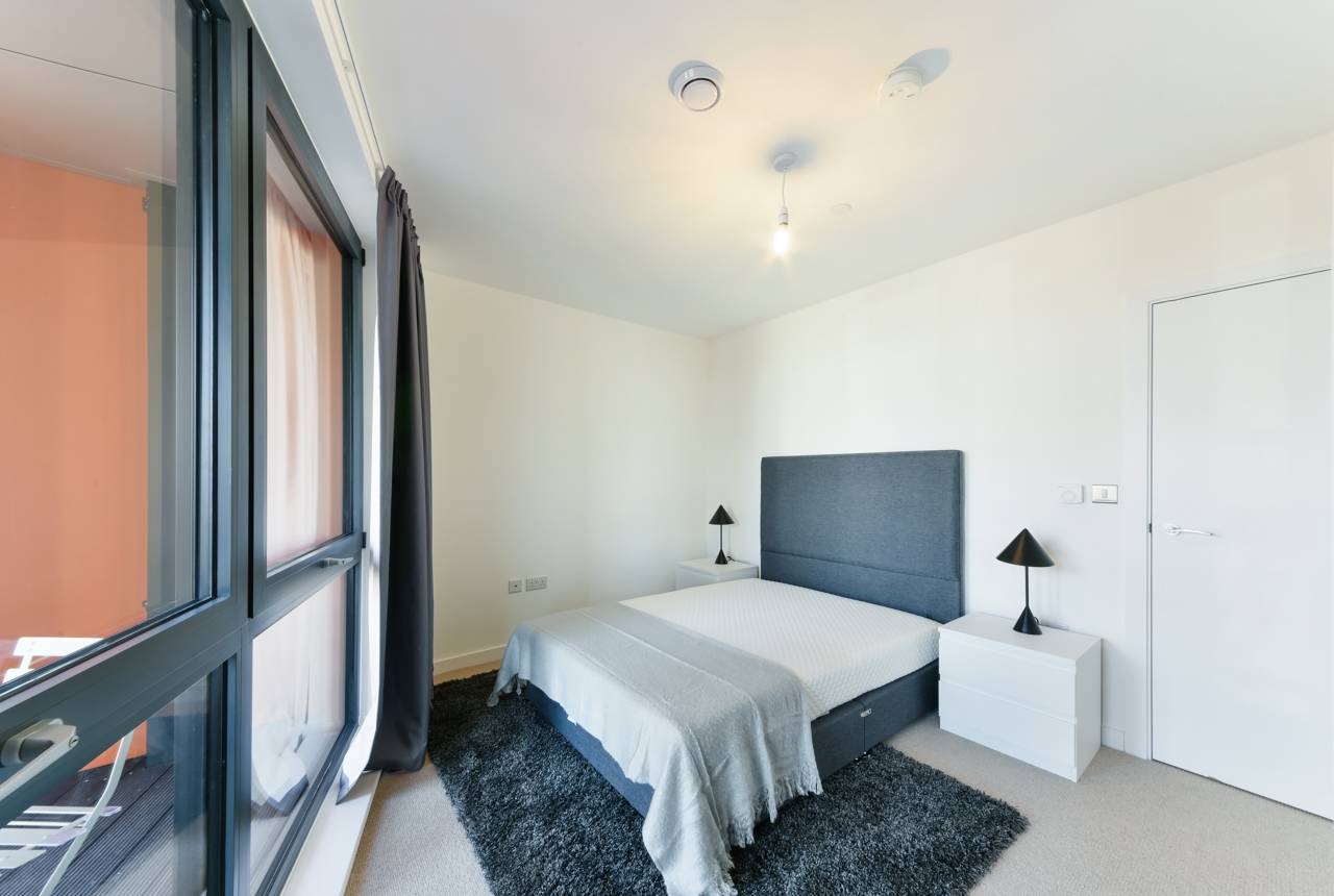 Roosevelt Tower, Manhattan, 18 Williamsburg Plaza, Canary Wharf, London, E14 - Chase Evans