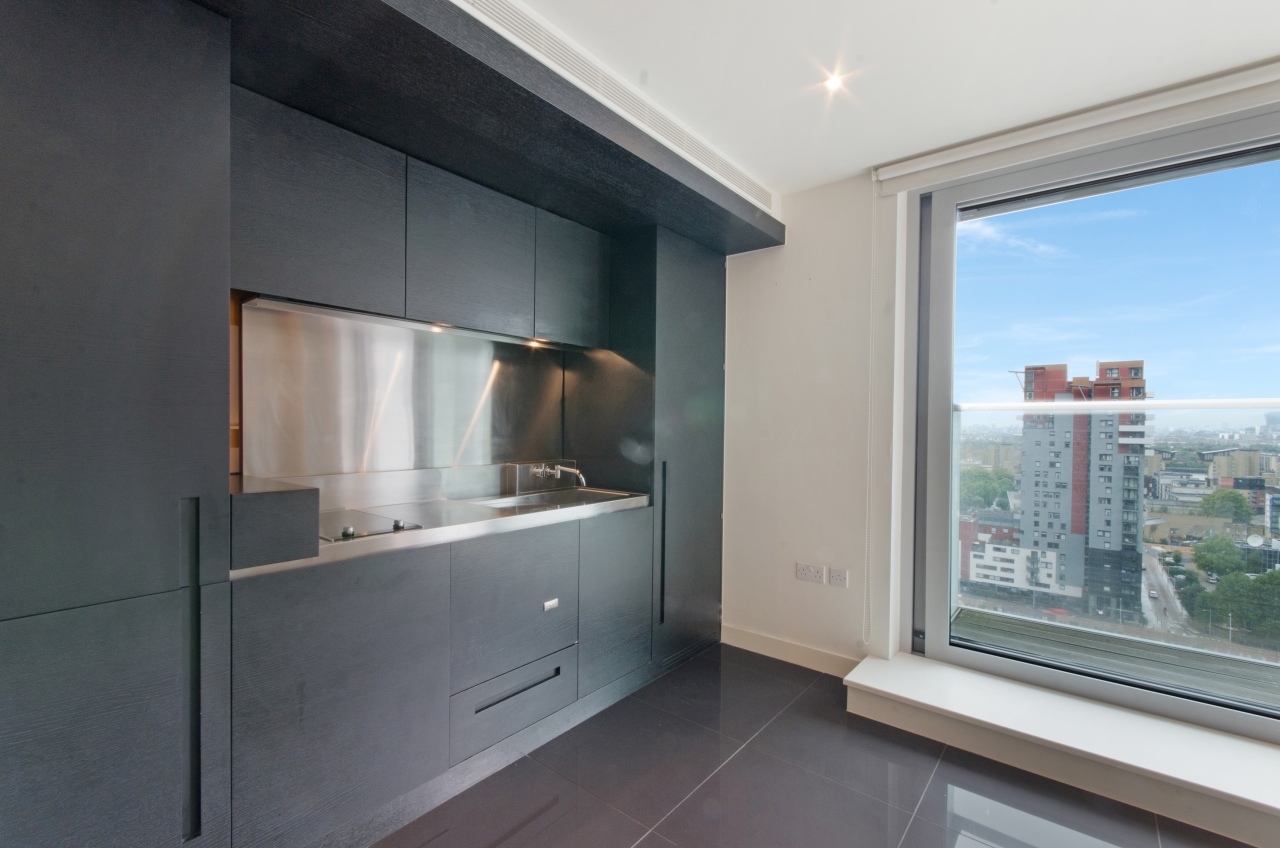 West Tower, Pan Peninsula, 1 Pan Peninsula Square, Canary Wharf, London, E14 - Chase Evans