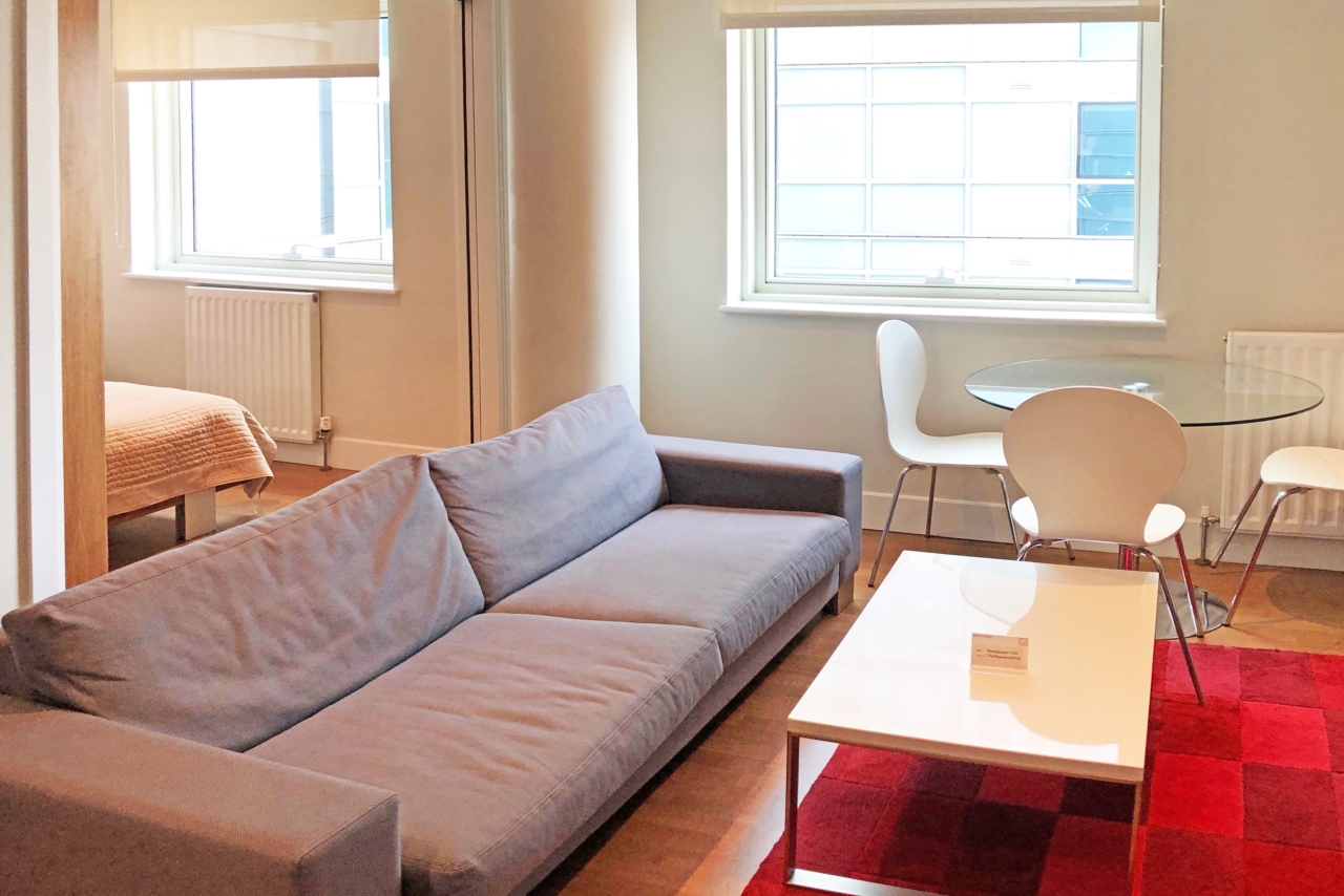 Whitechapel High Street, Aldgate, London, E1 - Chase Evans