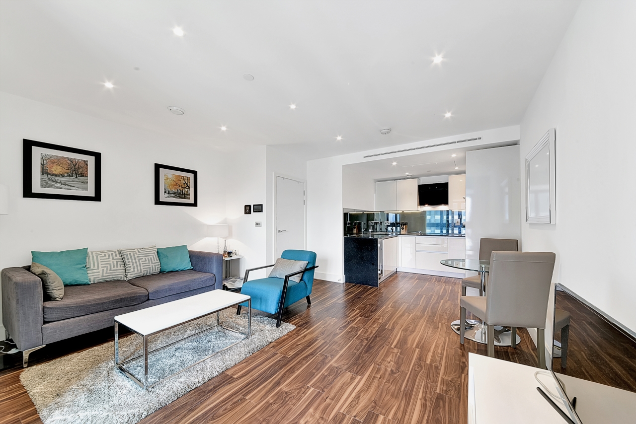 Wiverton Tower, New Drum Street, Aldgate, London, E1 - Chase Evans